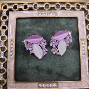 977. Vintage Lisner Pink Floral Cluster Clip On Earrings